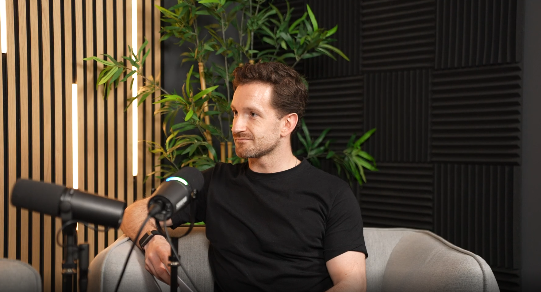 Jakob Blei listening in the NAKED THOUGHTS studio